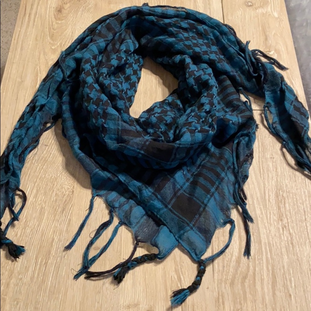 Plaid and houndstooth scarf - Picture 2 of 6